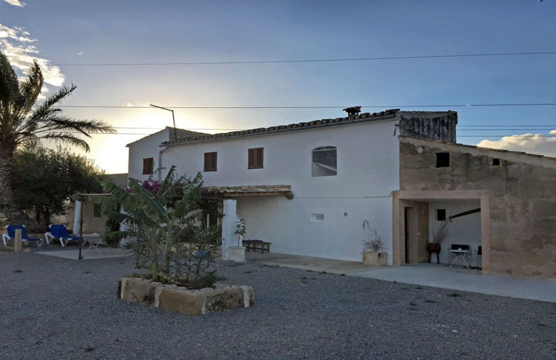Country house in Puerto Pollensa Mallorca with possibility to extend or build new house