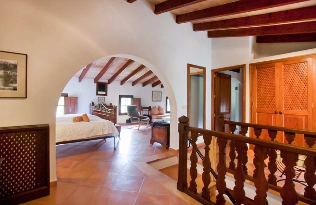 Amazing house in Cala San Vicente with 3 guest houses, 2 swimming pools and a tennis court.