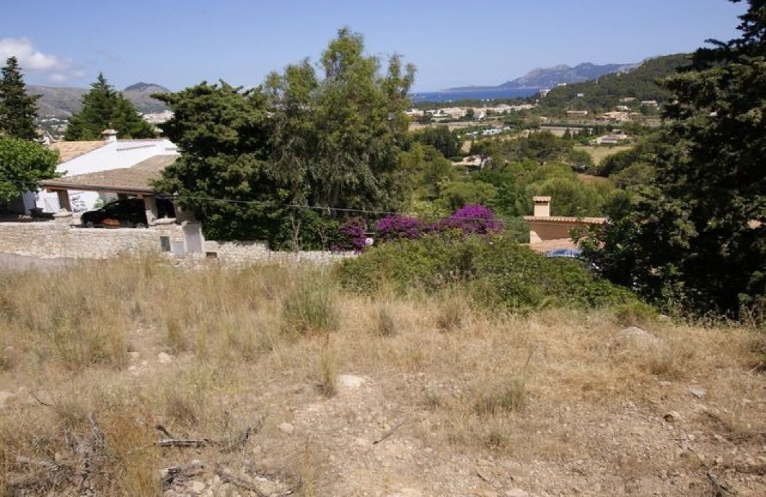 Parcela de tierra en El Vila con vistas panorámicas a la bahía de Pollensa en venta
