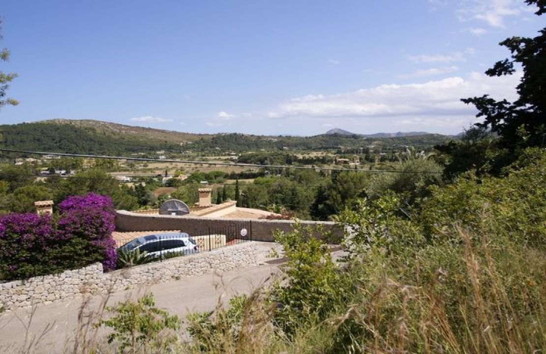 Parcela de tierra en El Vila con vistas panorámicas a la bahía de Pollensa en venta