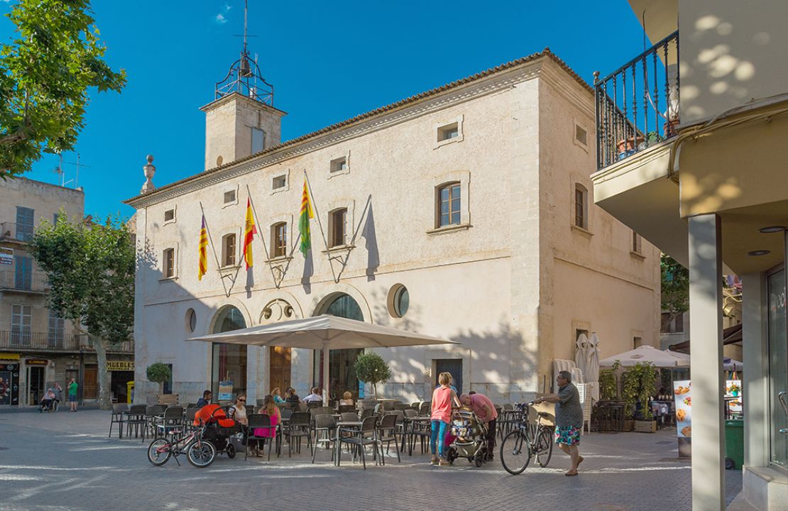 Grundstück in der Altstadt von Sa Pobla im Mallorca zu verkaufen.