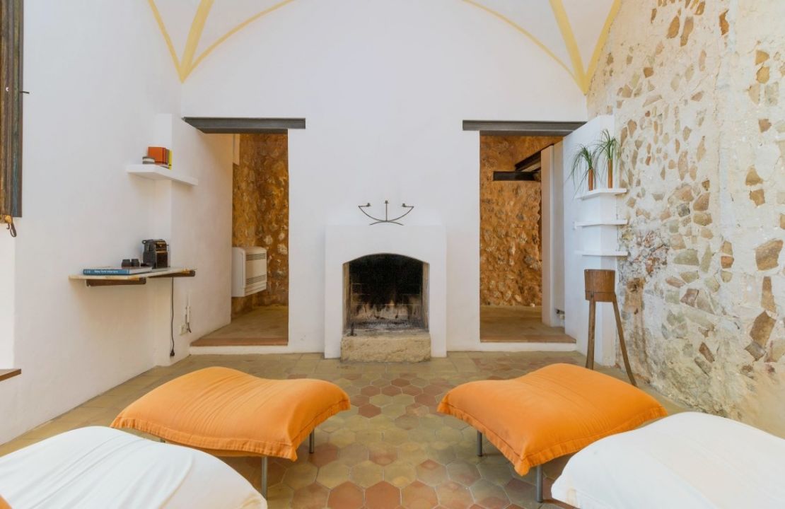 13th century Manor house in Campanet, Mallorca lovingly restored with the addition of unusual details