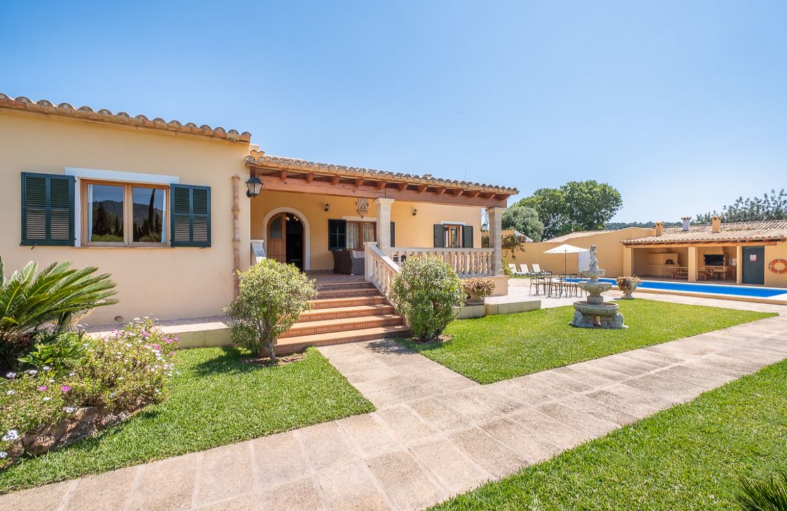 2 Villas con encanto a corta distancia del pueblo de Pollensa con licencia de alquiler vacacional.