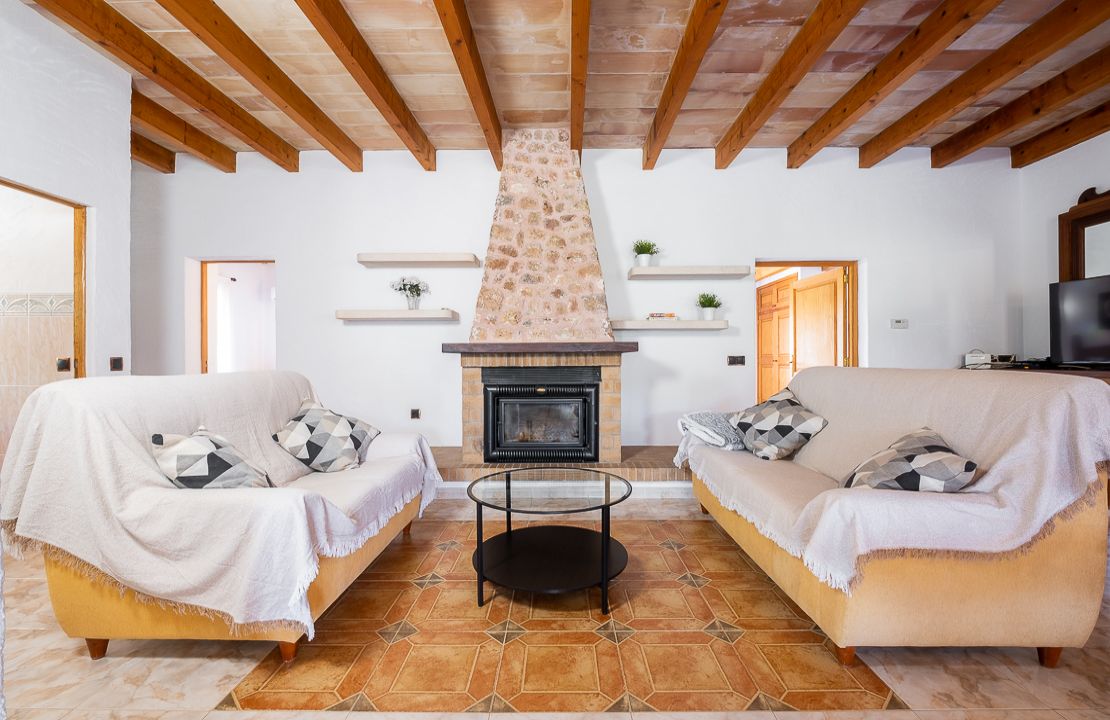 2 charming country houses within walking distance to Pollensa Town with holiday rental license.