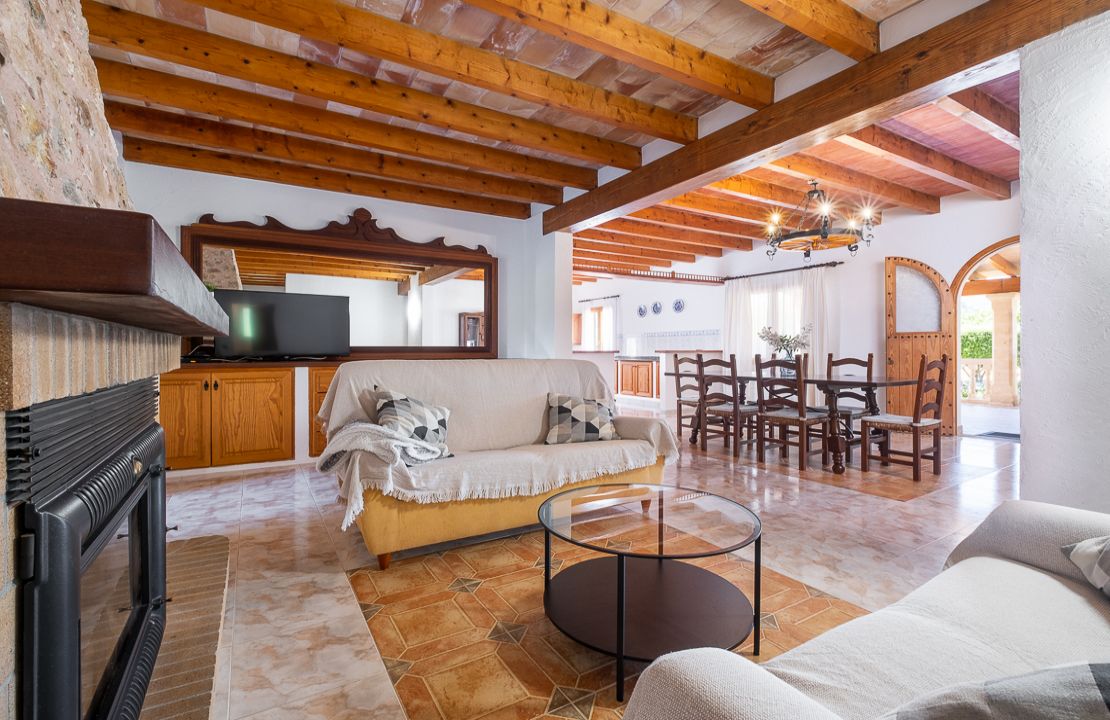 2 charming country houses within walking distance to Pollensa Town with holiday rental license.