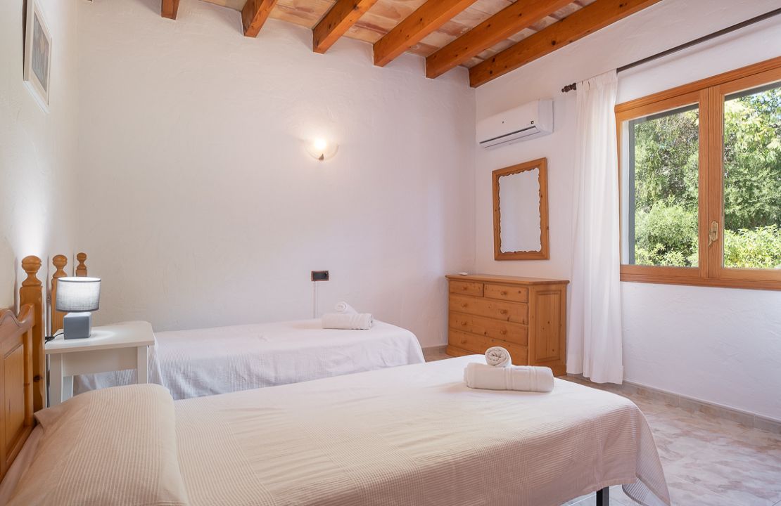 2 charming country houses within walking distance to Pollensa Town with holiday rental license.