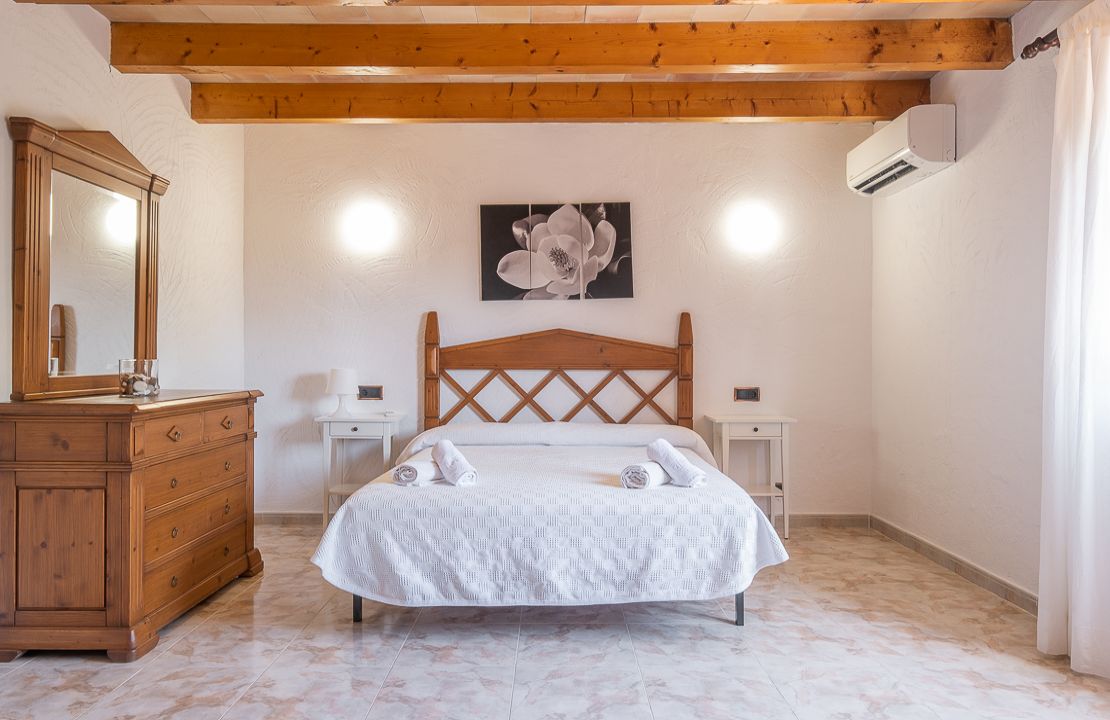 2 charming country houses within walking distance to Pollensa Town with holiday rental license.