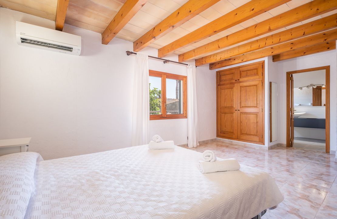 2 charming country houses within walking distance to Pollensa Town with holiday rental license.