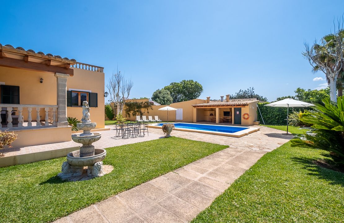 2 Villas con encanto a corta distancia del pueblo de Pollensa con licencia de alquiler vacacional.