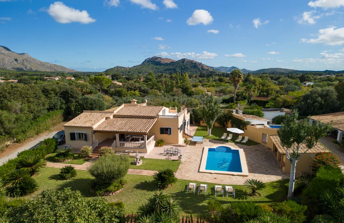 2 Villas con encanto a corta distancia del pueblo de Pollensa con licencia de alquiler vacacional.