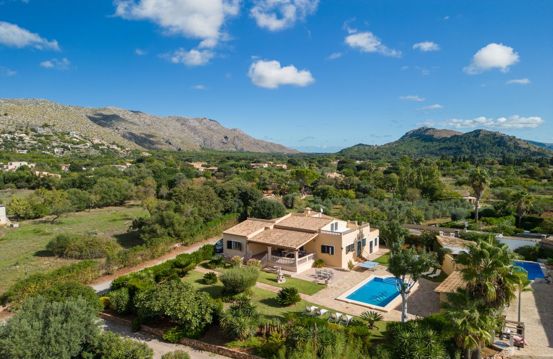 2 Villas con encanto a corta distancia del pueblo de Pollensa con licencia de alquiler vacacional.