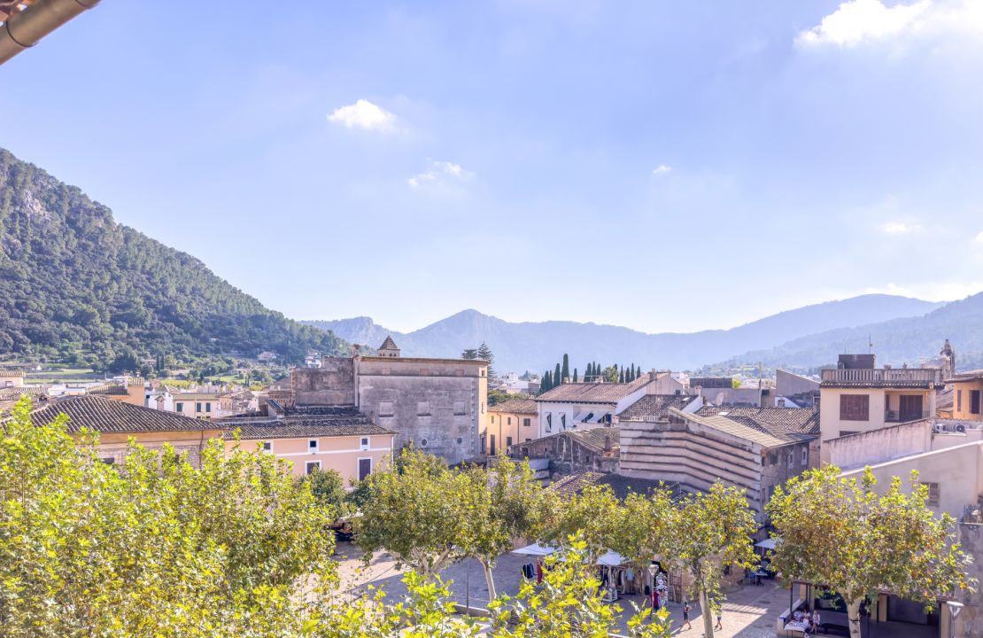 Ático en la Plaza Mayor de Pollensa con ascensor y vistas panorámicas