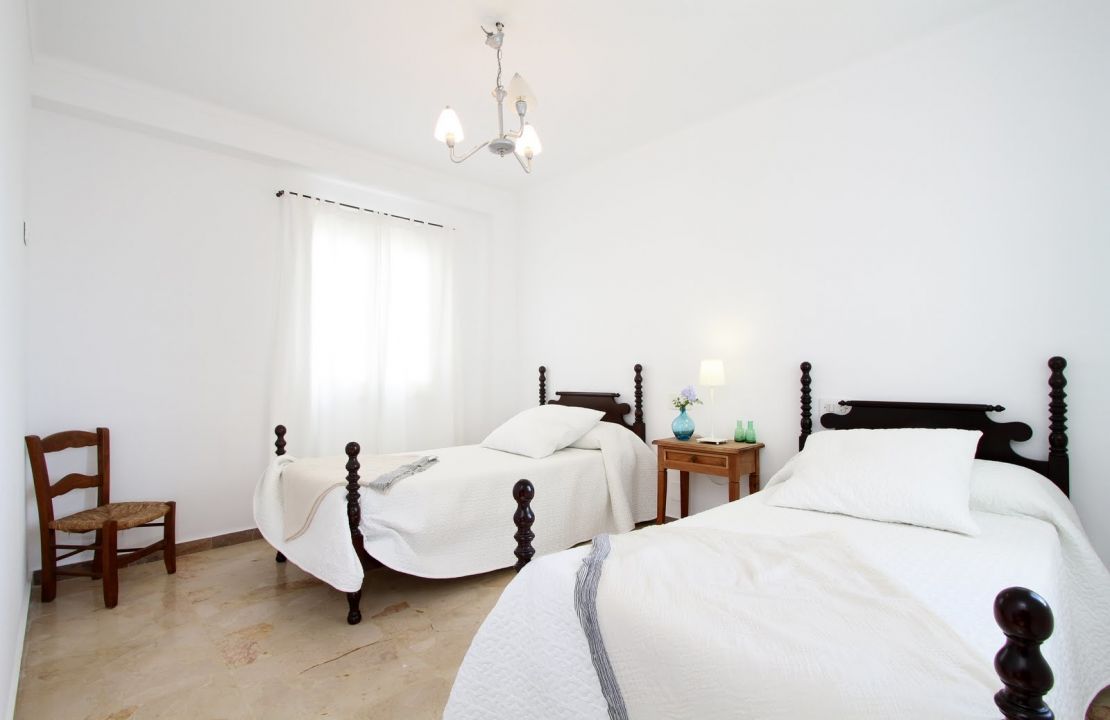 Apartment im dritten Stock mit Aufzug in erster Meereslinie in Puerto Pollenca zu vermieten