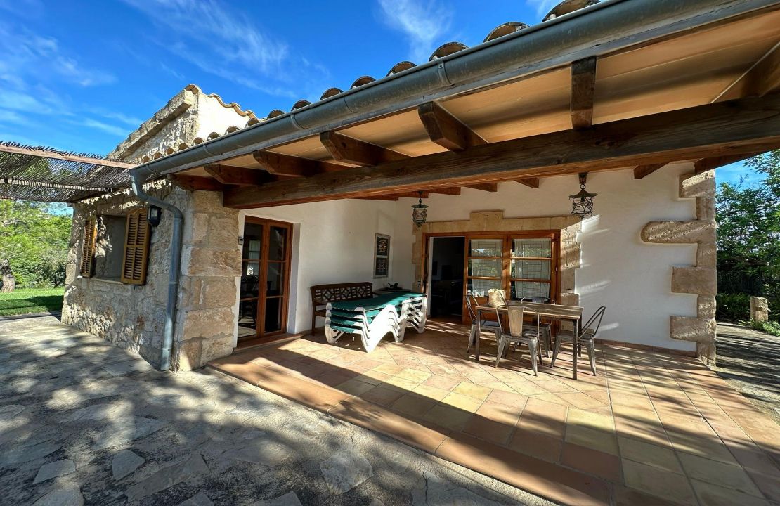 Alquiler de larga estancia en Pollensa Mallorca, casa de campo con piscina y jardín