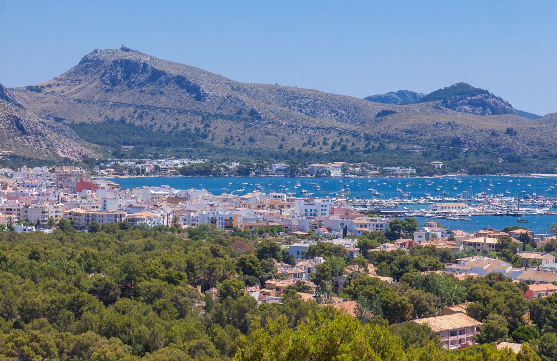 Apartamento en venta en Pollensa Mallorca con 4 dormitorios y piscina comunitaria