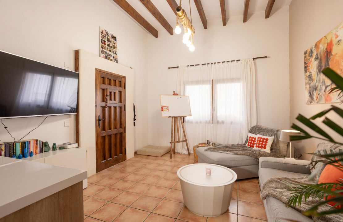 Newly reformed townhouse with pool in Santa Margalida plus guest apartment