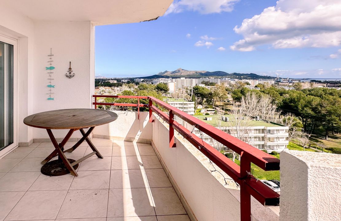 Apartamento en Puerto Alcudia con piscina comunitaria y vistas panorámicas