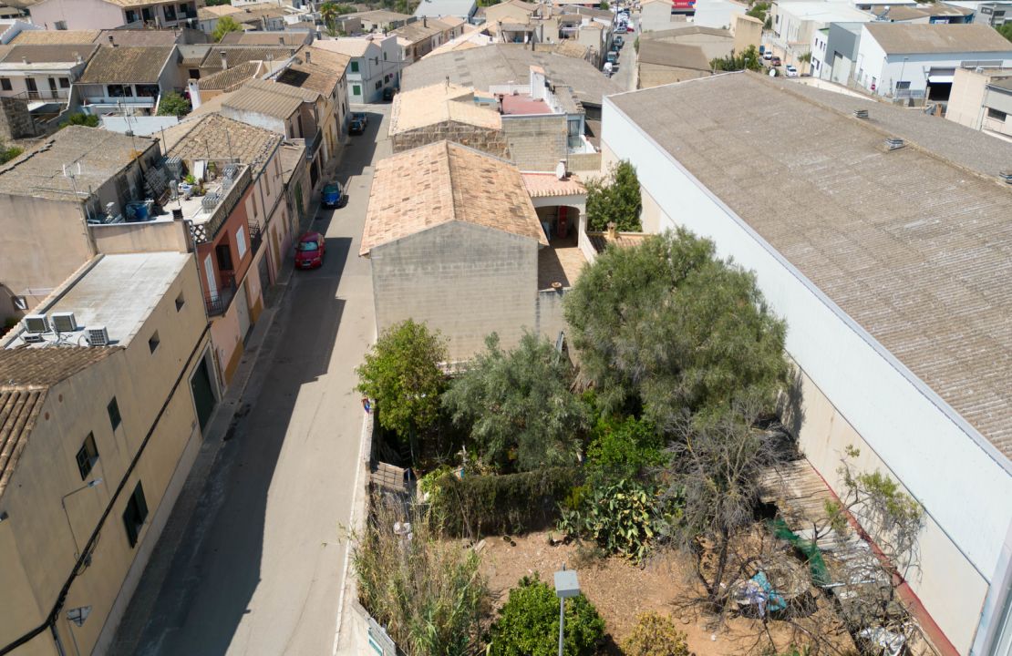 Building plot in the center of Mallorca Muro for sale