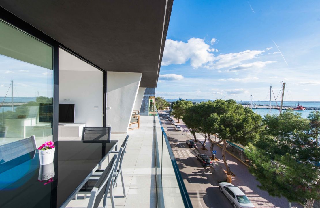 Ático de lujo en primera línea en Alcudia con solarium e impresionantes vistas al mar en venta