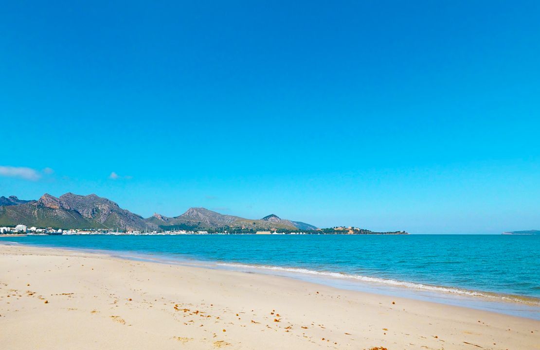 Apartment am Meer zu verkaufen in Port Pollensa mit Pool, Garage und Abstellraum