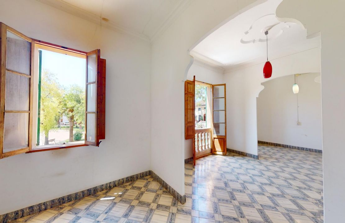 Encantadora Casa de Pueblo en Sa Pobla Mallorca con Potencial de Renovación