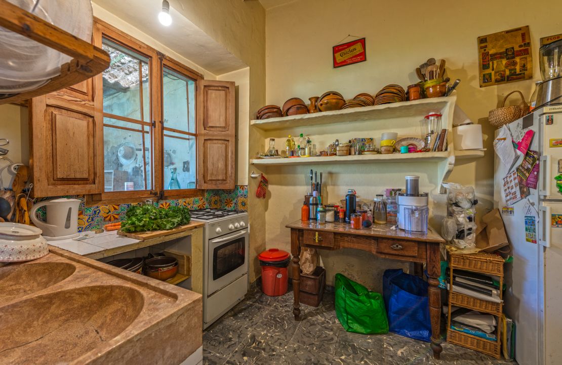 Traditionelles Stadthaus in Llubi Mallorca mit Garten zum renovieren