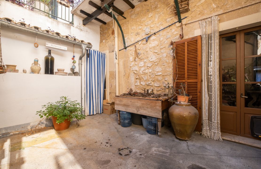 For sale charming village house with lots of potential in Pollensa