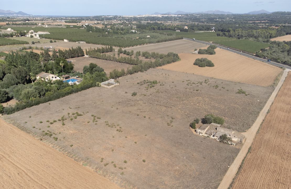 Grundstück zum Verkauf in Llubi, Mallorca