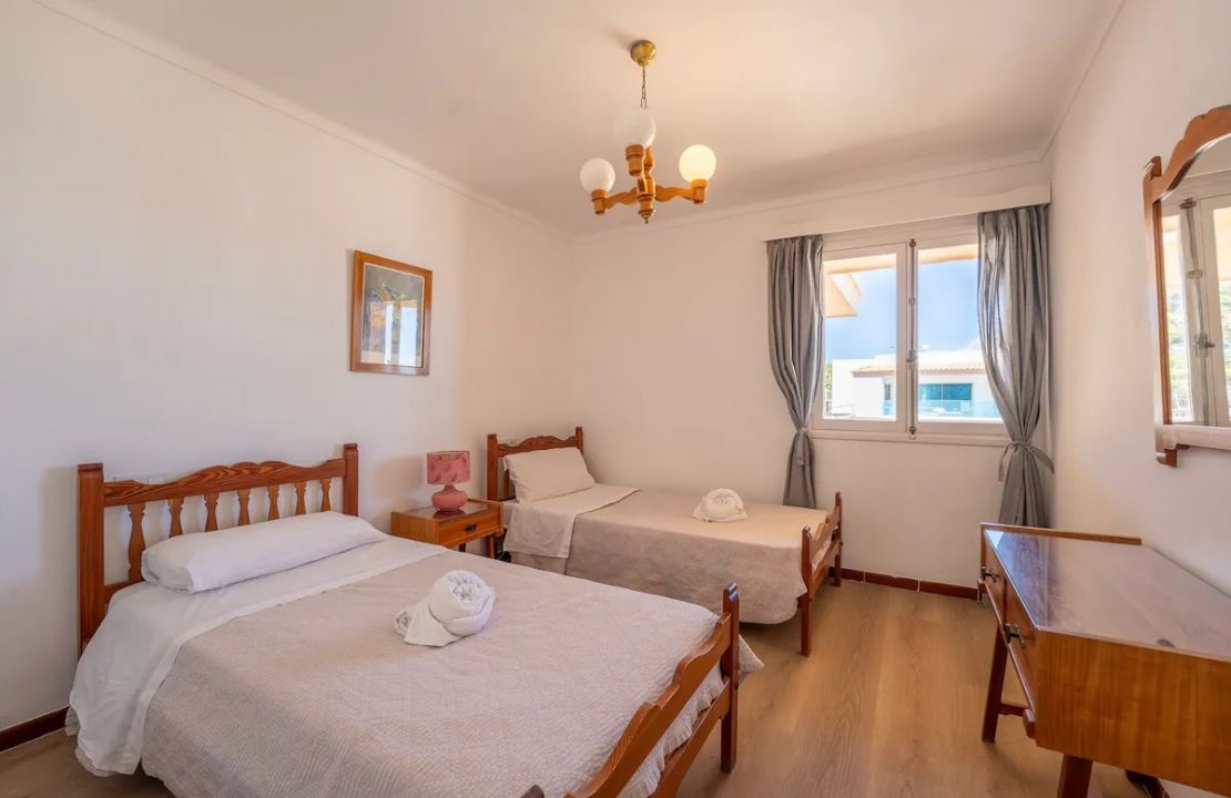 First line apartment with ETV license in Puerto Alcúdia in Mallorca for Sale