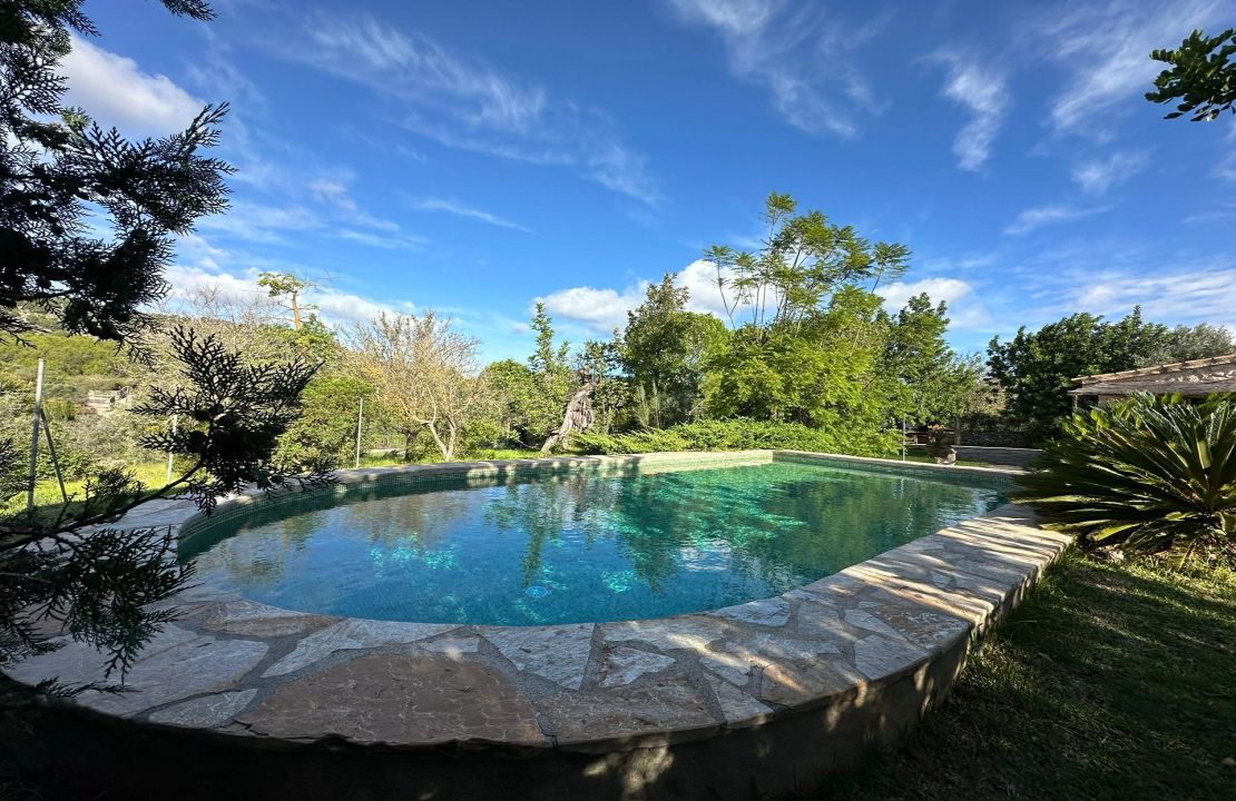 Alquiler de larga estancia en Pollensa Mallorca, casa de campo con piscina y jardín