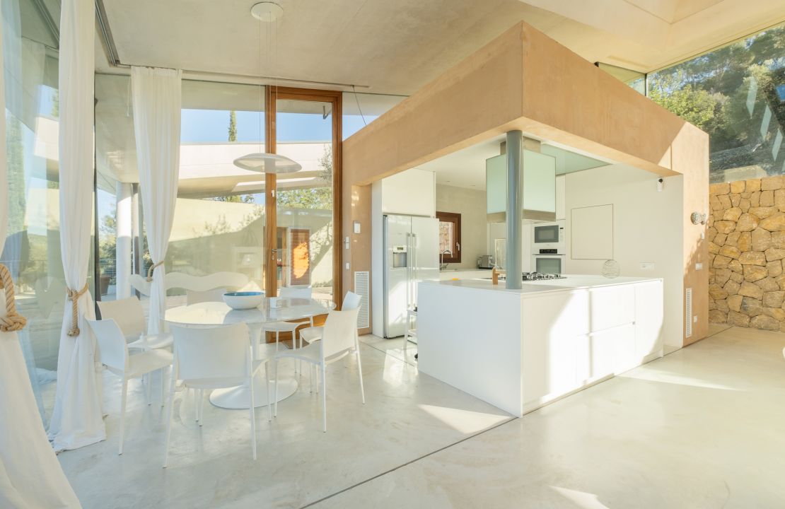 Impressive luxury estate for rent located in the outskirts of Pollensa.