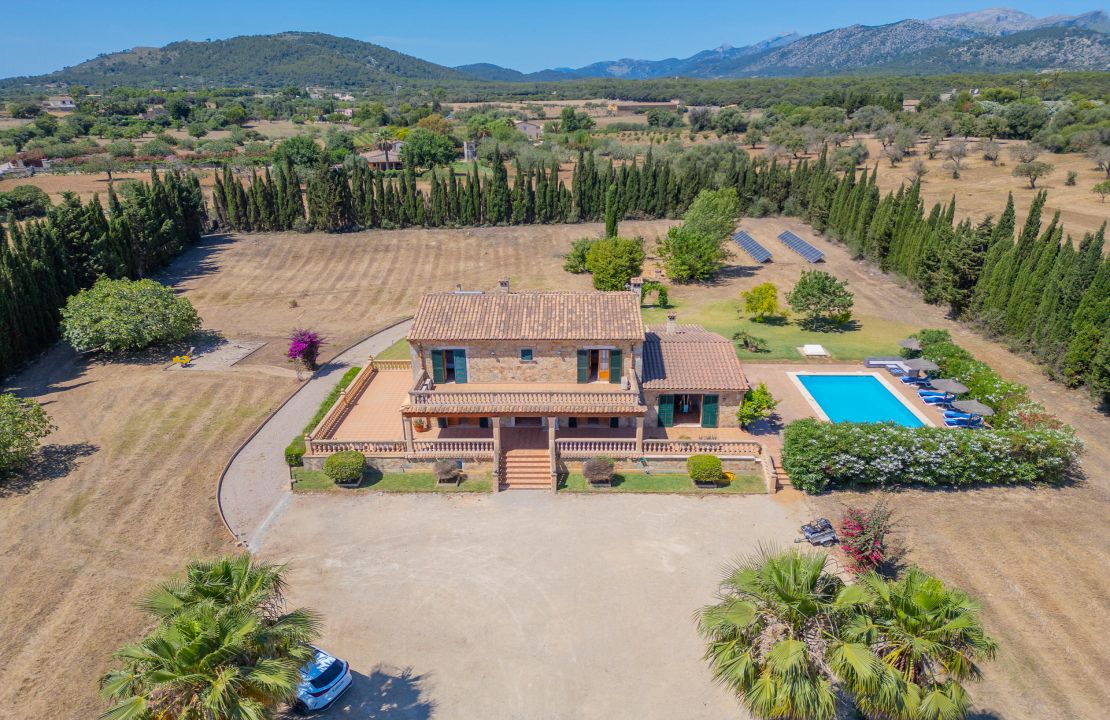 Impressive country home near Alcudia, Mallorca, with holiday rental license, pool and views for sale