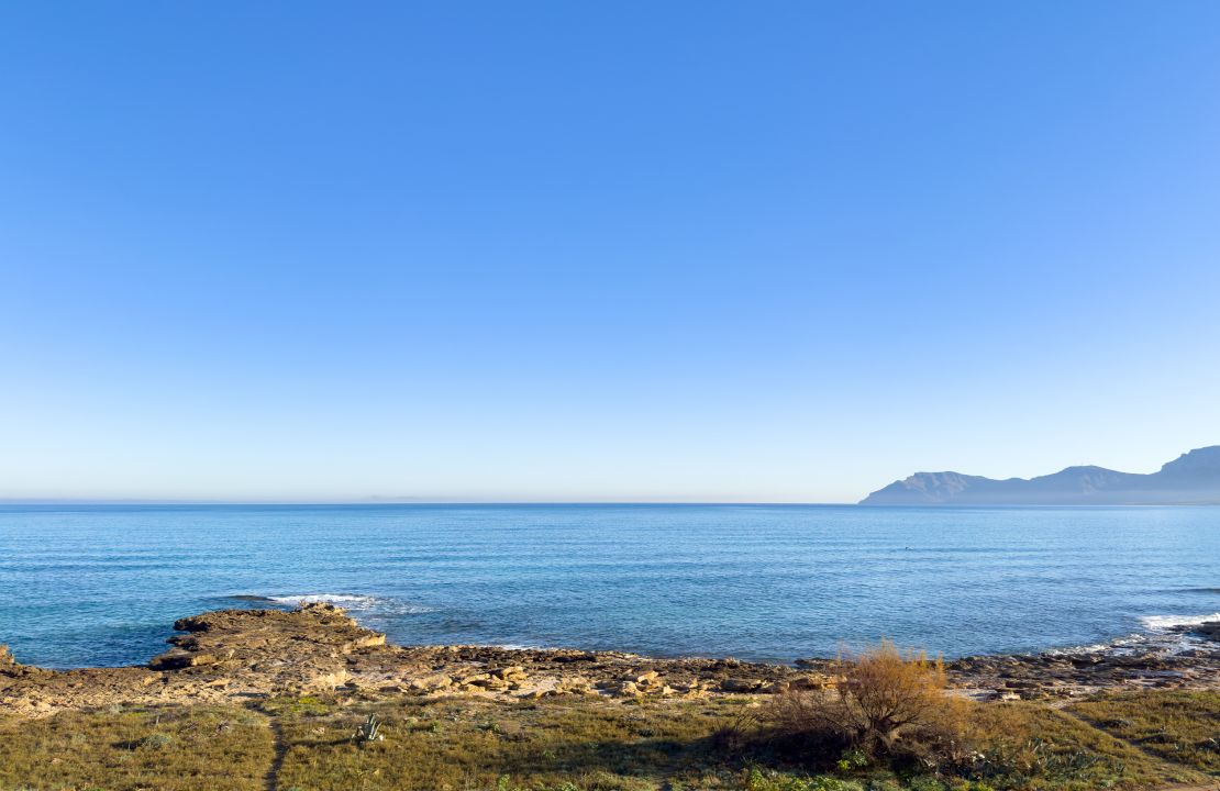 Villa in Son Serra de Marina zu vermieten, direkt am Meer, mit Pool und vier Schlafzimmern