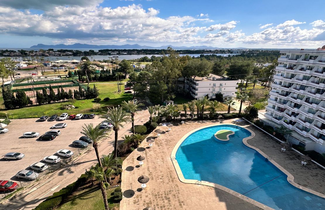 Apartamento en Puerto Alcudia con piscina comunitaria y vistas panorámicas