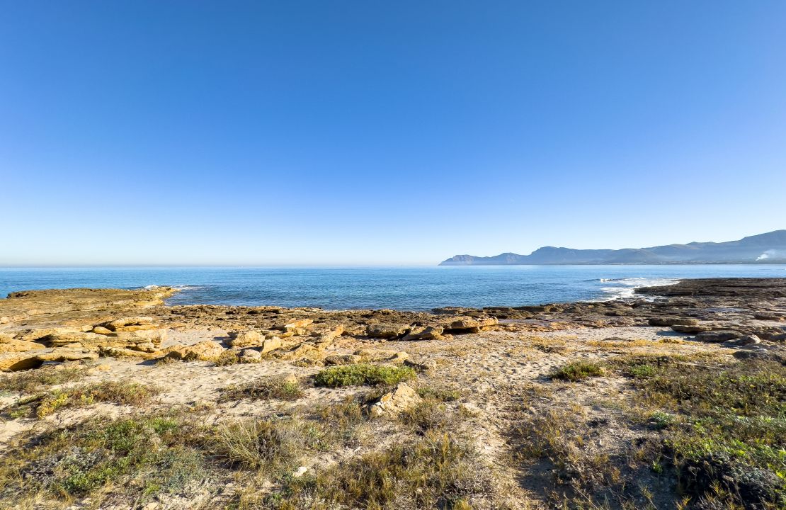 Villa in Son Serra de Marina zu vermieten, direkt am Meer, mit Pool und vier Schlafzimmern