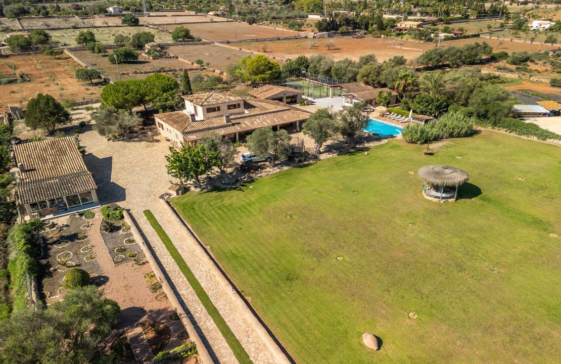 Finca Santa Margalida Mallorca with pool, paddle court, garage and entertainment area