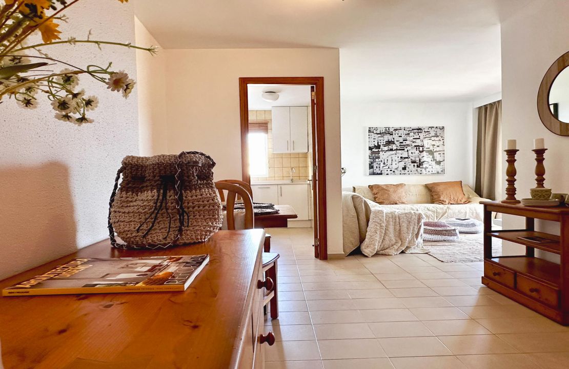 Puerto Pollensa apartment for sale with sea views, pool and storage