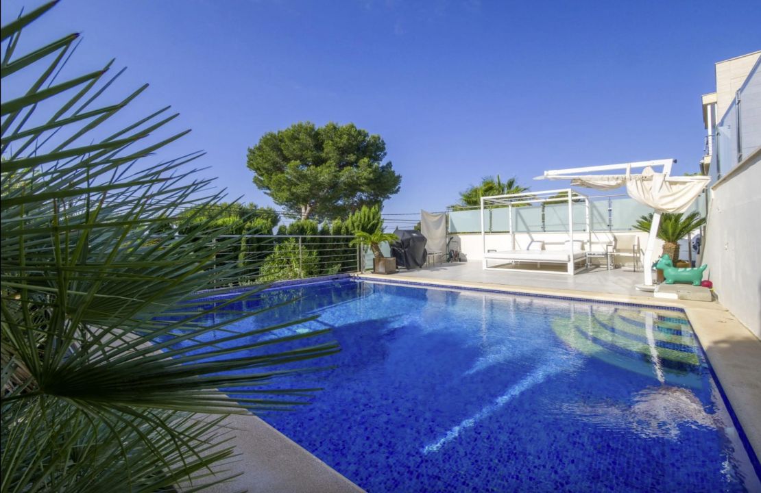 Villa Excepcional en venta con Vistas Inigualables al Mar en Alcanada, Mallorca