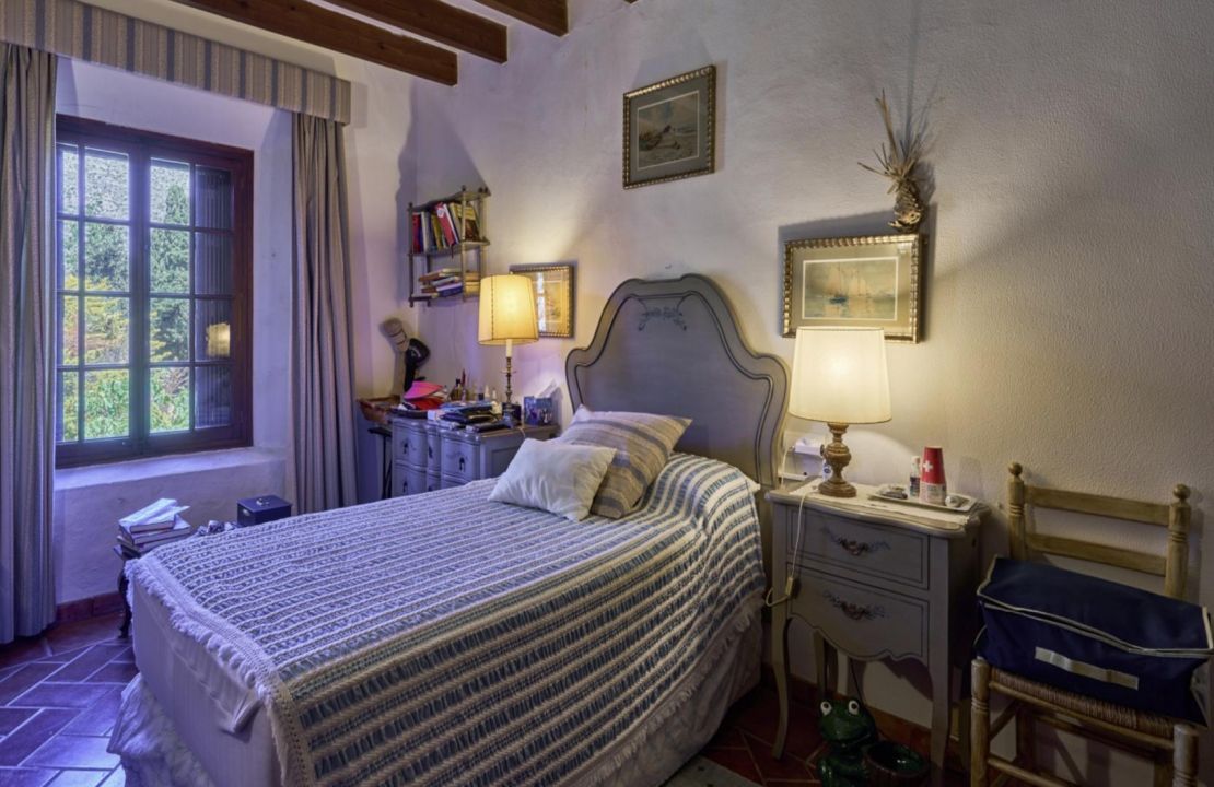 Charming rustic property for sale in Pollensa, Mallorca with pool, 2 houses, and vast land