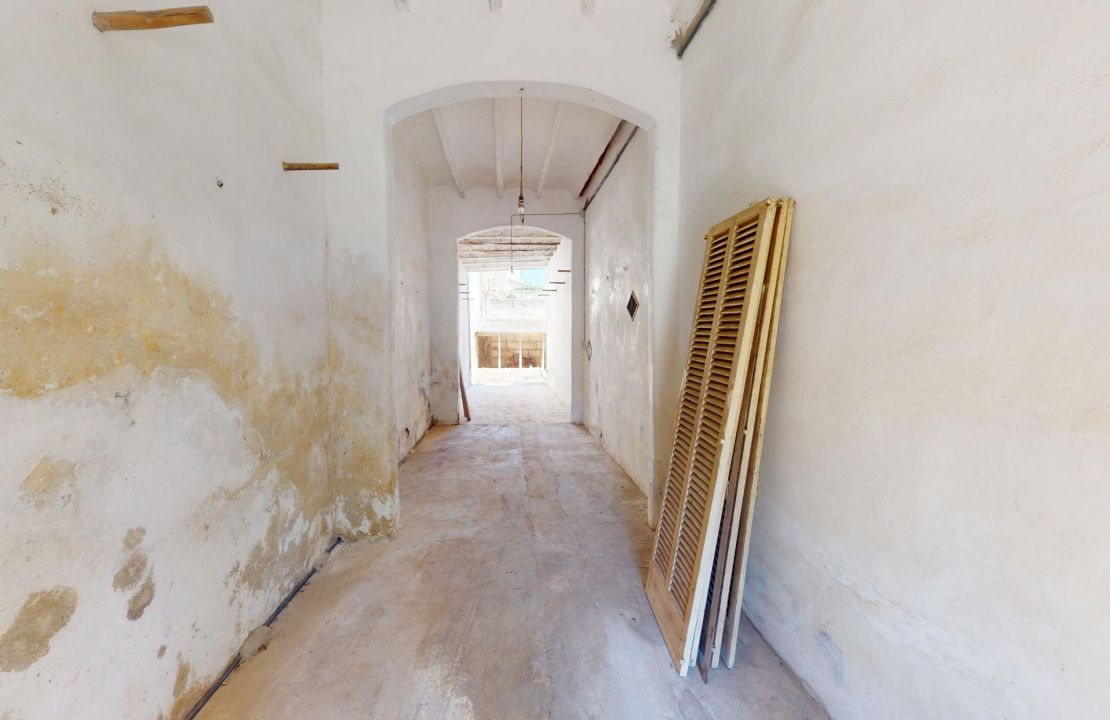 Encantadora Casa de Pueblo en Sa Pobla Mallorca con Potencial de Renovación