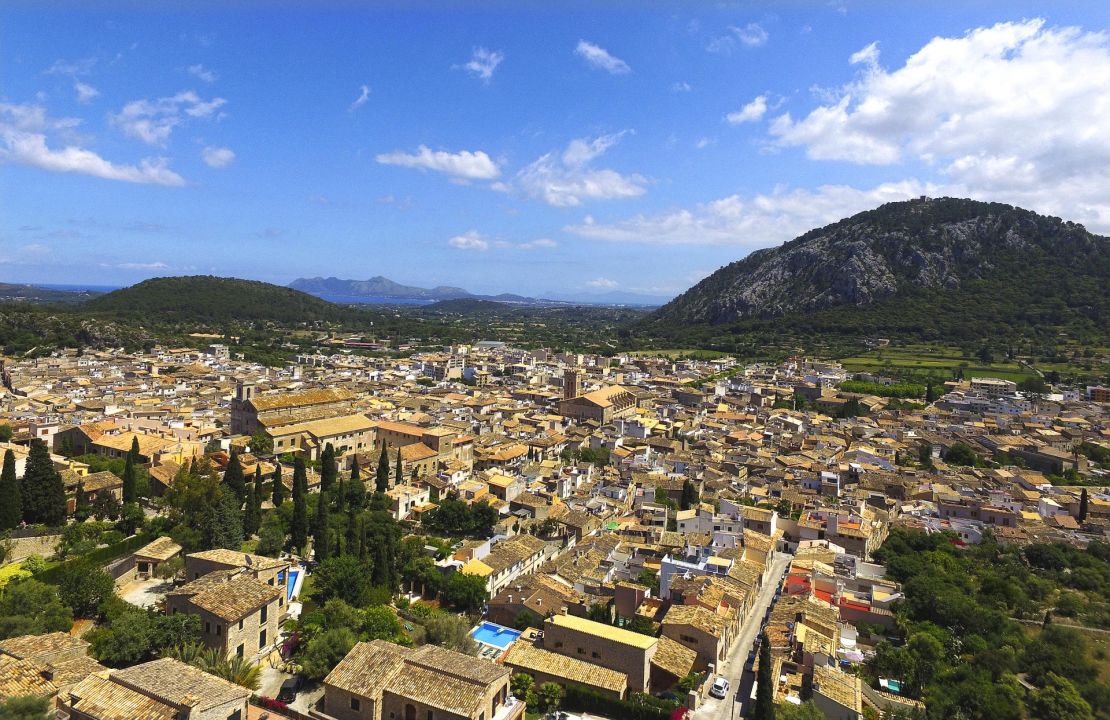 Duplex for long-term rent in Pollensa, Mallorca with terraces