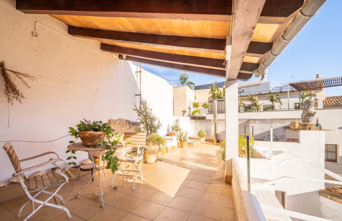 Impressive townhouse in Mallorca Pollensa with views for sale