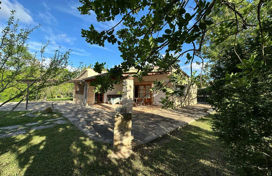 Alquiler de larga estancia en Pollensa Mallorca, casa de campo con piscina y jardín