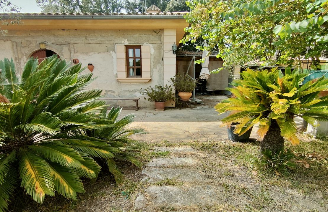 Villa in Sa Pobla Crestatx for sale on a large corner plot