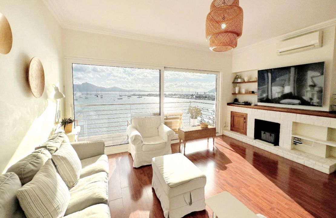 Apartamento en primera línea de Puerto Pollensa con vistas impresionantes