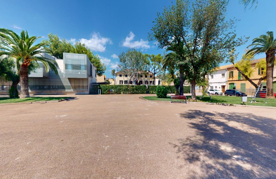 Encantadora Casa de Pueblo en Sa Pobla Mallorca con Potencial de Renovación