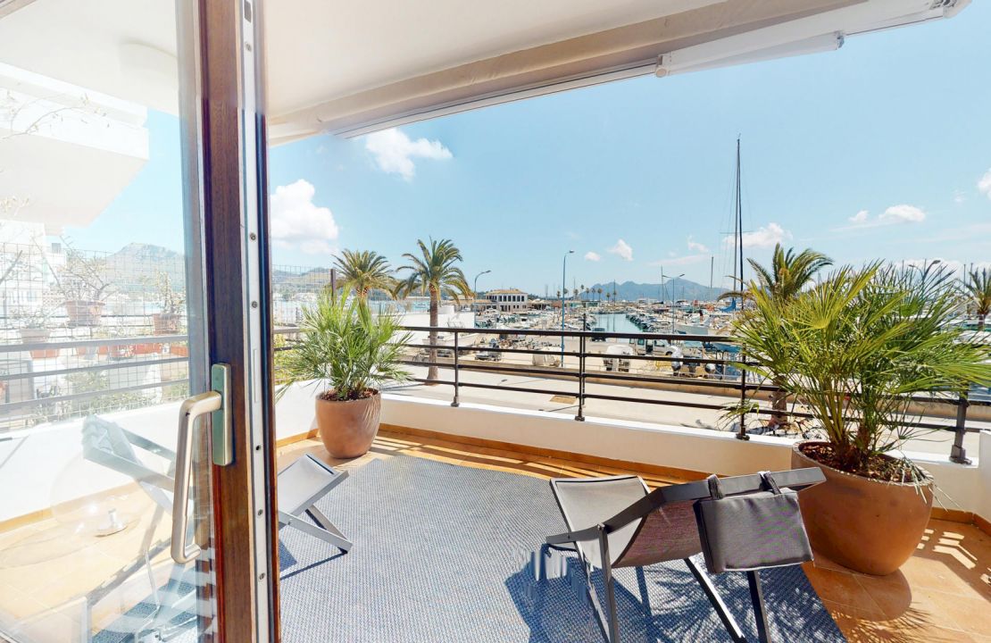 Apartamento duplex en primera linea del Puerto Pollensa Mallorca con vistas