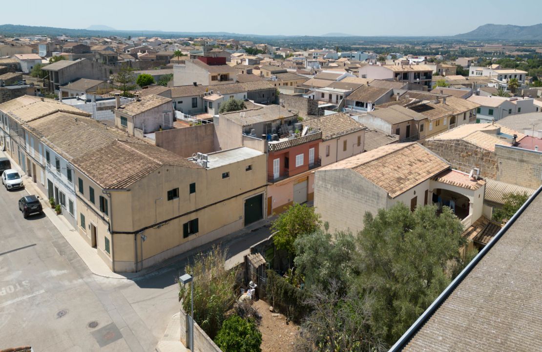 Building plot in the center of Mallorca Muro for sale