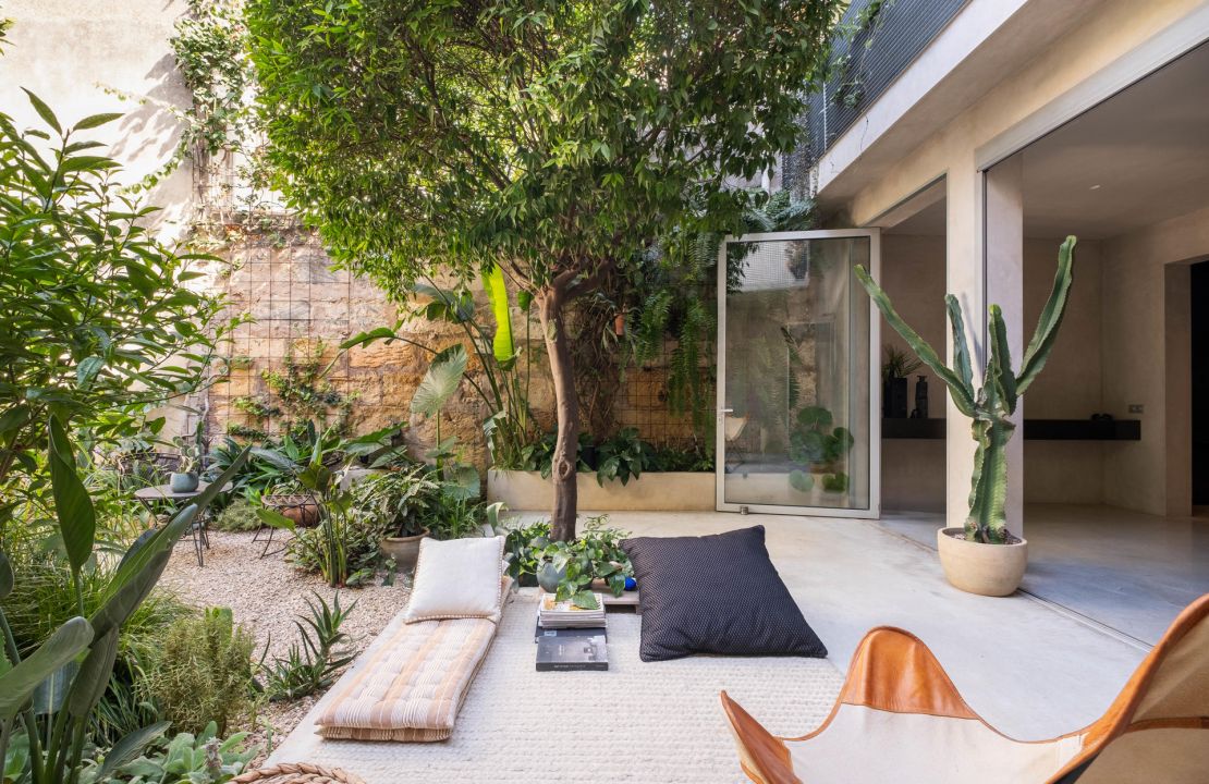 Designerhaus in Sa Pobla mit kleinem Pool, Garage und Gästeunterkunft