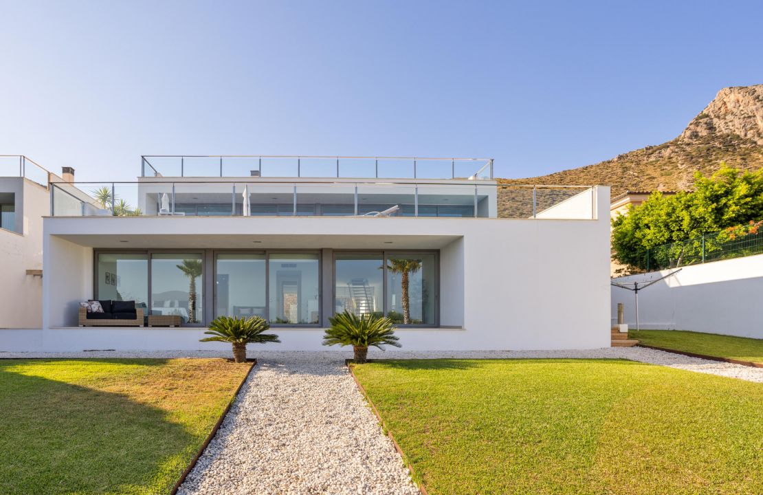 Lujosa villa en Port de Pollença Mallorca con dos piscinas y impresionantes vistas al mar